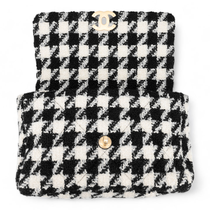 CHANEL CHANEL 19 Medium Flap Bag in Black And White Houndstooth Tweed - Dearluxe.com
