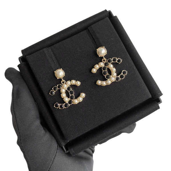 CHANEL 20B Black and White Crystal Pearl CC Dangle Earrings |- Dearluxe.com