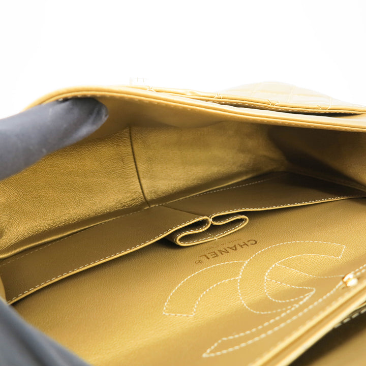 CHANEL 2.55 Reissue Flap Bag Size 226 in Gold Aged Calfskin - Dearluxe.com
