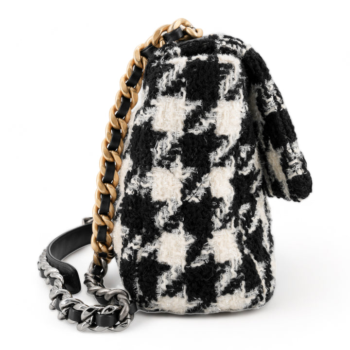 CHANEL CHANEL 19 Medium Flap Bag in Black And White Houndstooth Tweed - Dearluxe.com