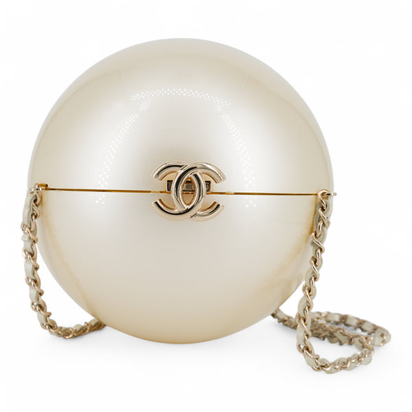 CHANEL 15C Round Pearl Plexiglass Minaudiere - Dearluxe.com