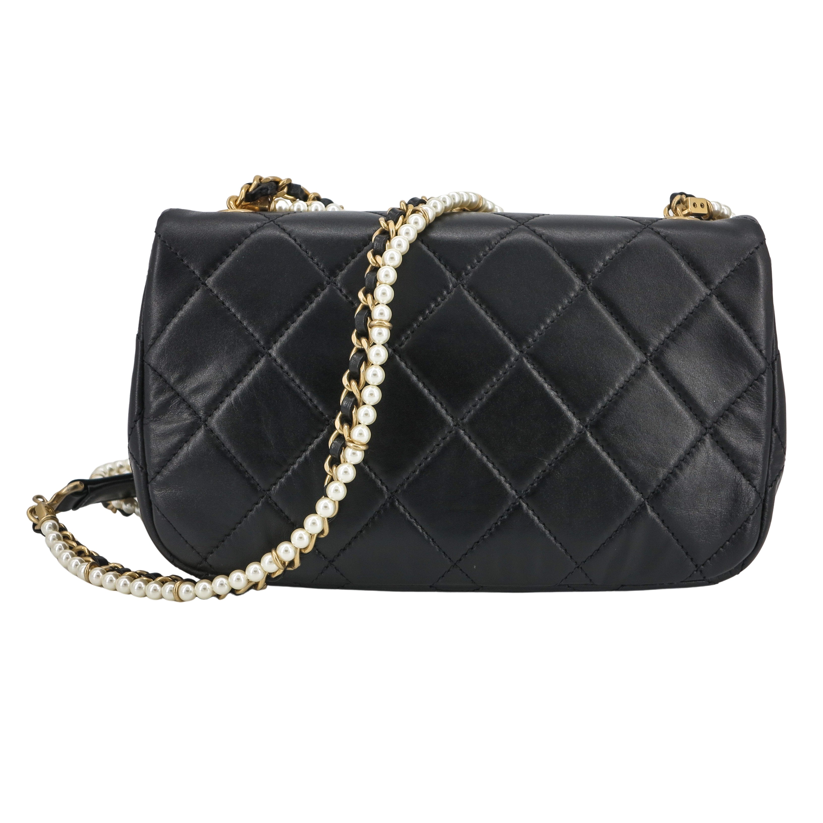 Chanel bag with pearls on online chain