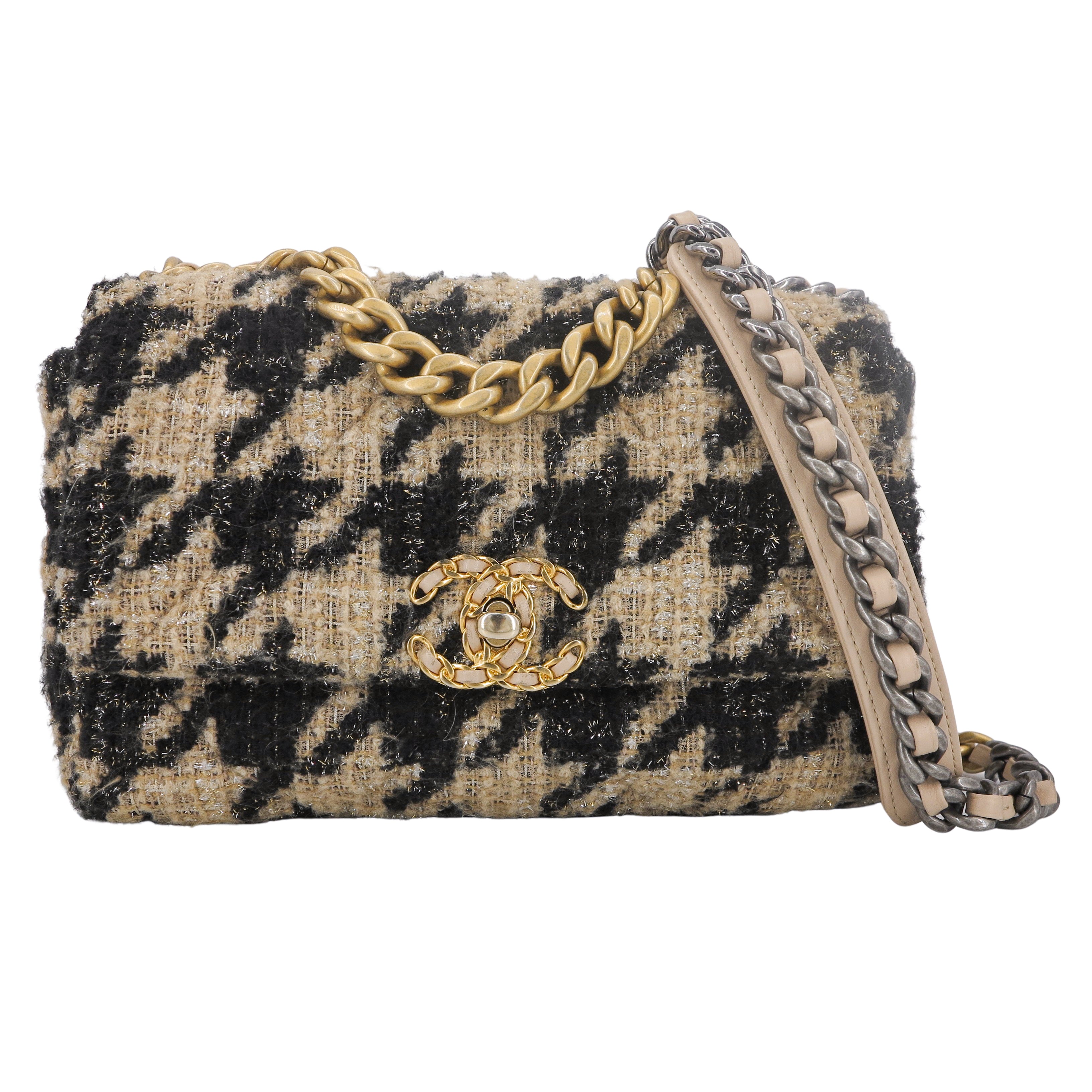 Chanel Classic Double Flap Medium 20S Houndstooth Tweed with light gold  hardware