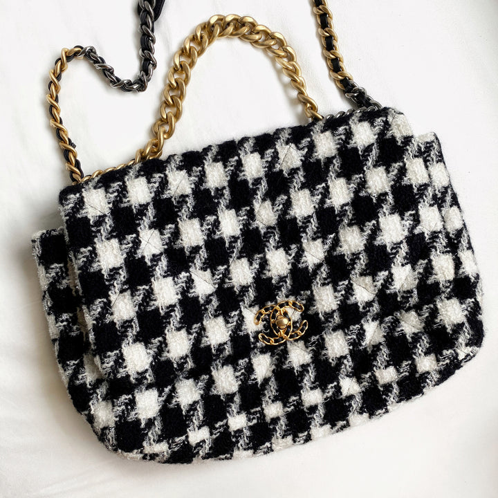 Chanel 2020 Black White Silver Houndstooth Tweed Medium 19 Chain Bag –  Boutique LUC.S