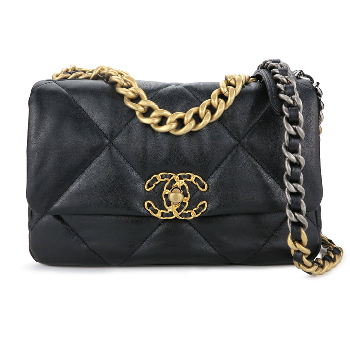 Chanel 19 size small #chanelbag #chanel19bag #chanel19 #luxuryhandbag