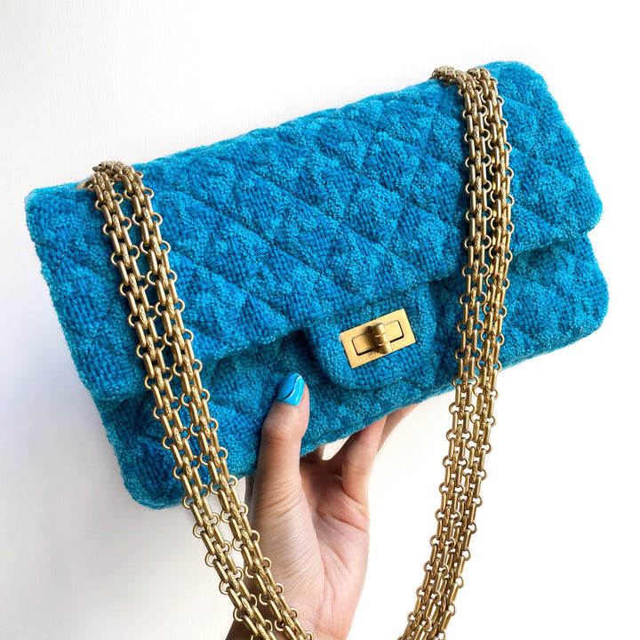 Chanel 2.55 Reissue Flap Bag Size 225 in Turquoise Houndstooth Tweed | Dearluxe