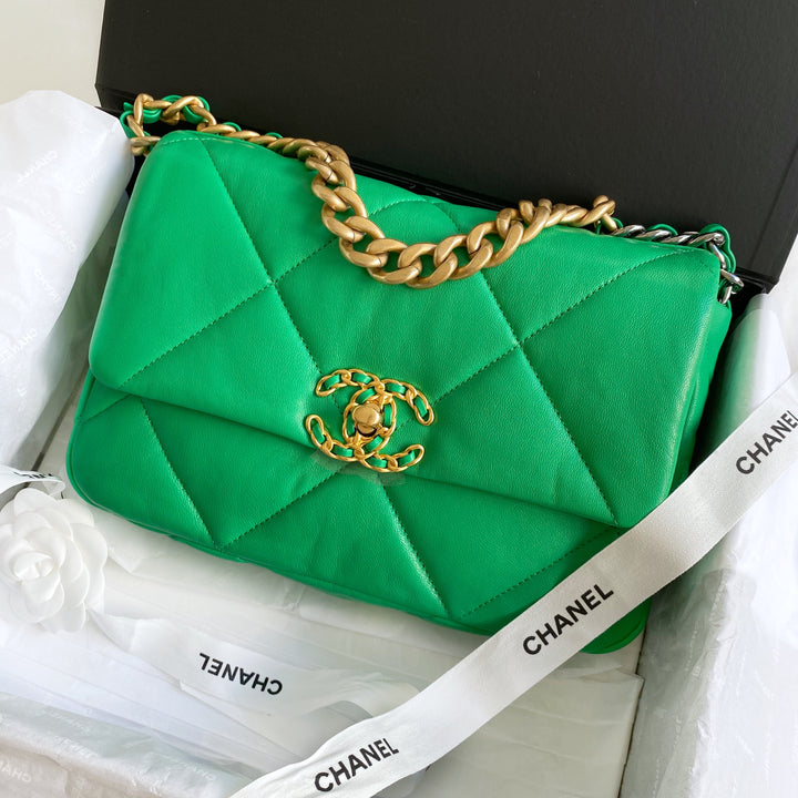 Chanel 19 Flap Bag Quilted Lambskin Medium Green 1465321