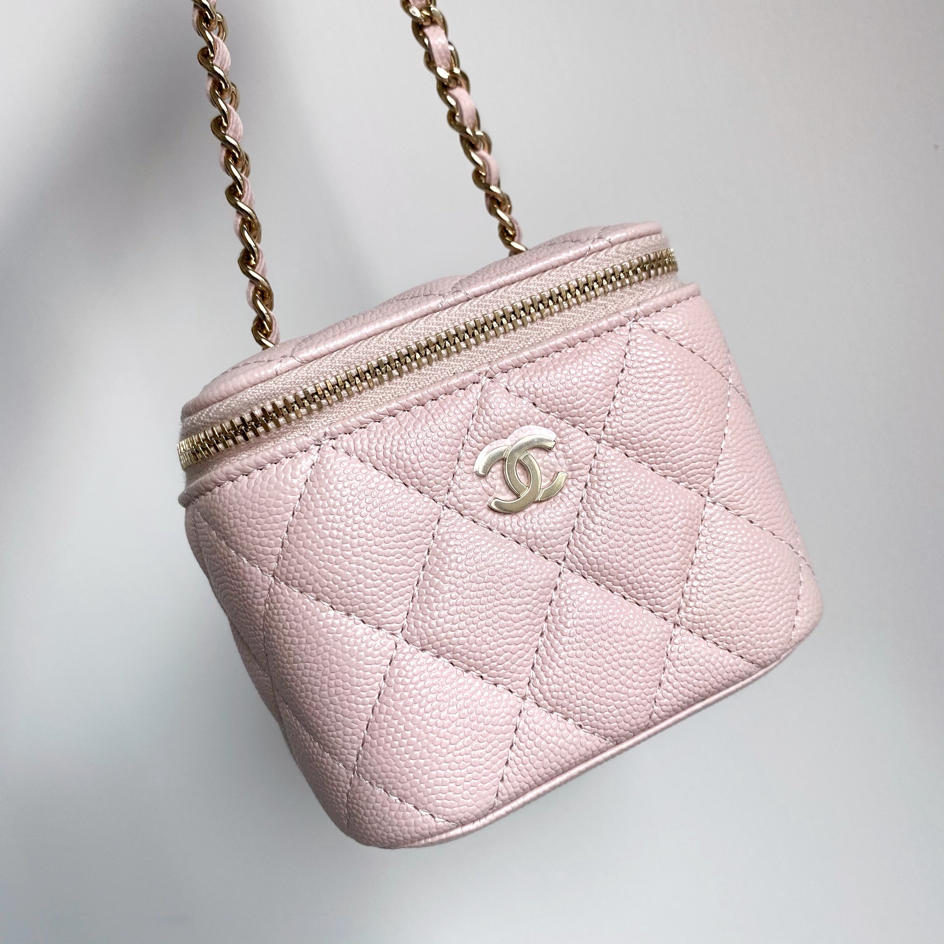 CHANEL Mini Vanity Case with Chain 21C Rose Claire Caviar