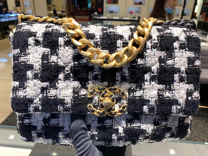 CHANEL CHANEL 19 Small Flap Bag in Black White Houndstooth Ribbon Tweed - Dearluxe.com