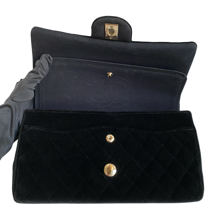 Velvet handbag Chanel Black in Velvet - 35902737