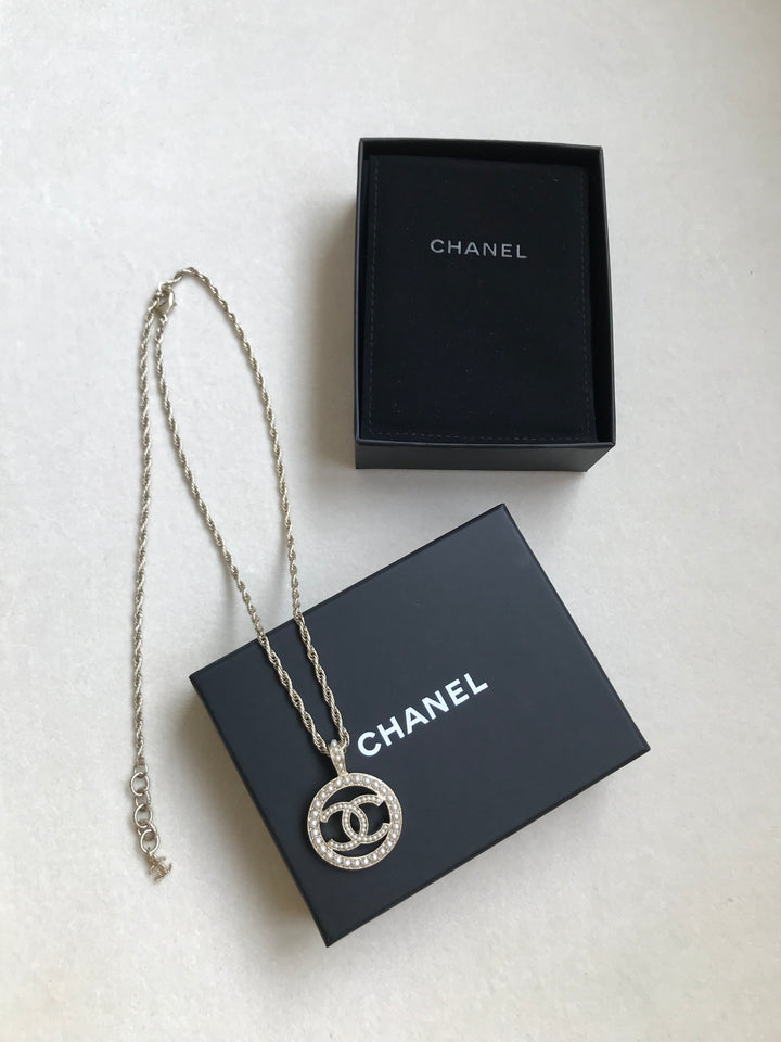 CHANEL Pearl CC Trimming Medallion Necklace