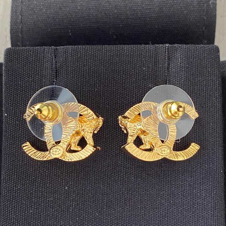 CHANEL 22A Lion Gold CC Logo Stud Earrings AB8784
