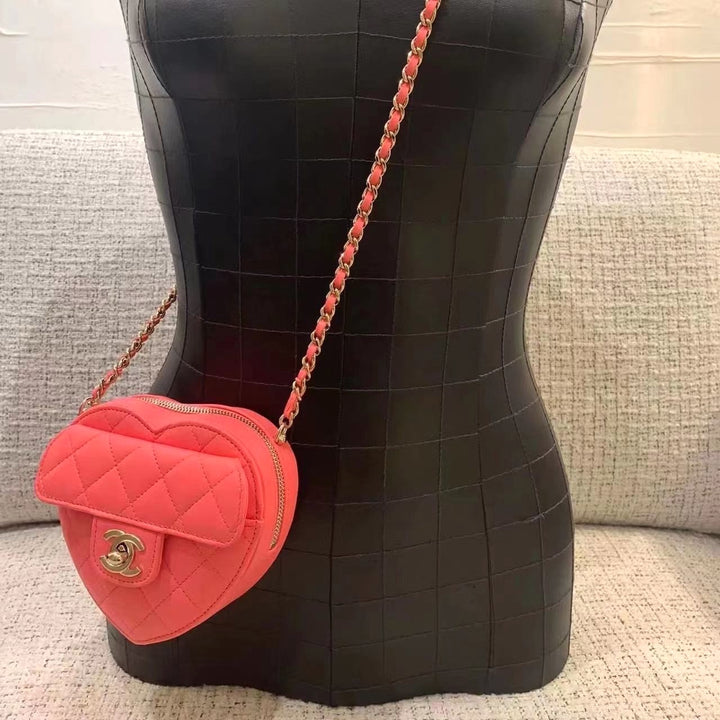 Chanel Vintage heart vanity case  Pink leather handbags, Heart