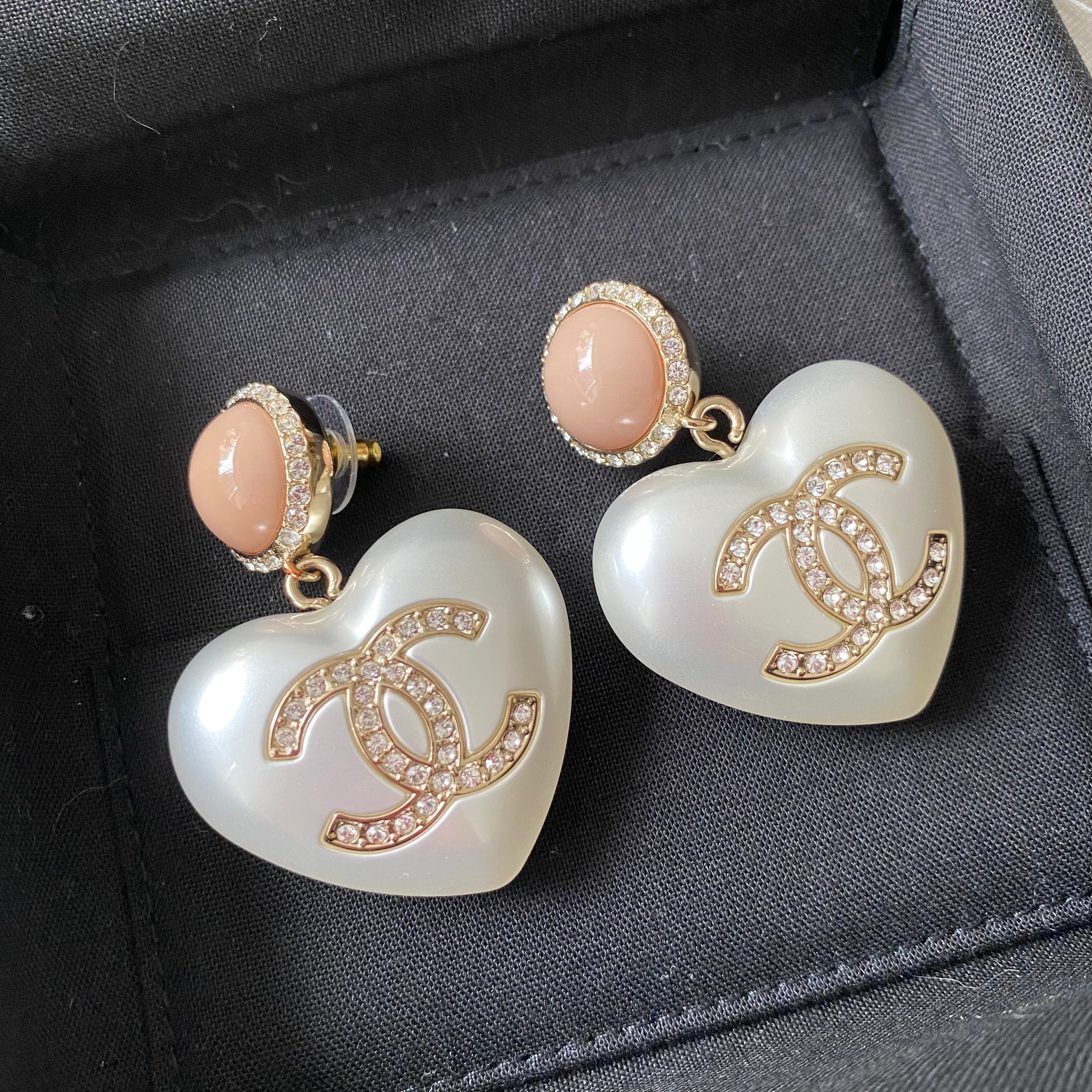 CHANEL 21B Large Heart Pearl Crystal CC Logo Pink Dangle Earrings