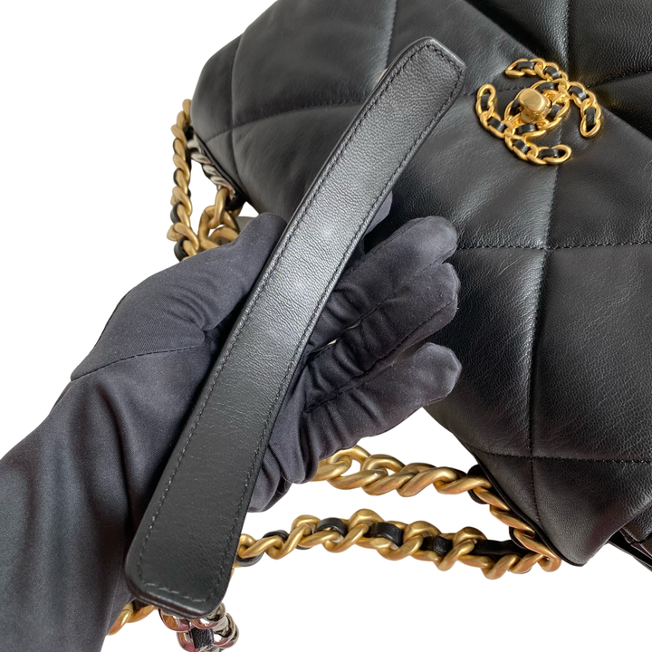 CHANEL Chanel 19 Medium Flap Bag in Black Goatskin - Dearluxe.com