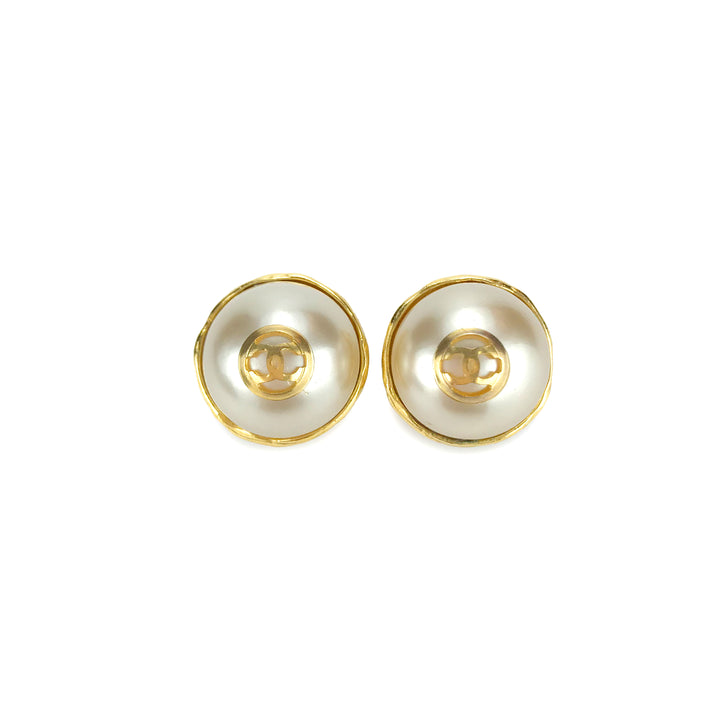 CHANEL Vintage Pearl Earrings with CC Logo - Dearluxe.com