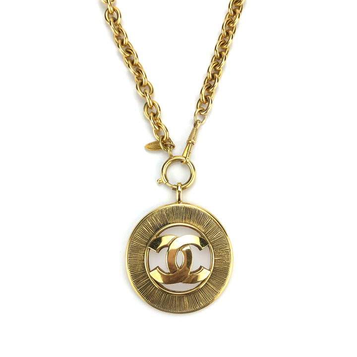 CHANEL Vintage Oversized CC Medallion Necklace - Dearluxe.com