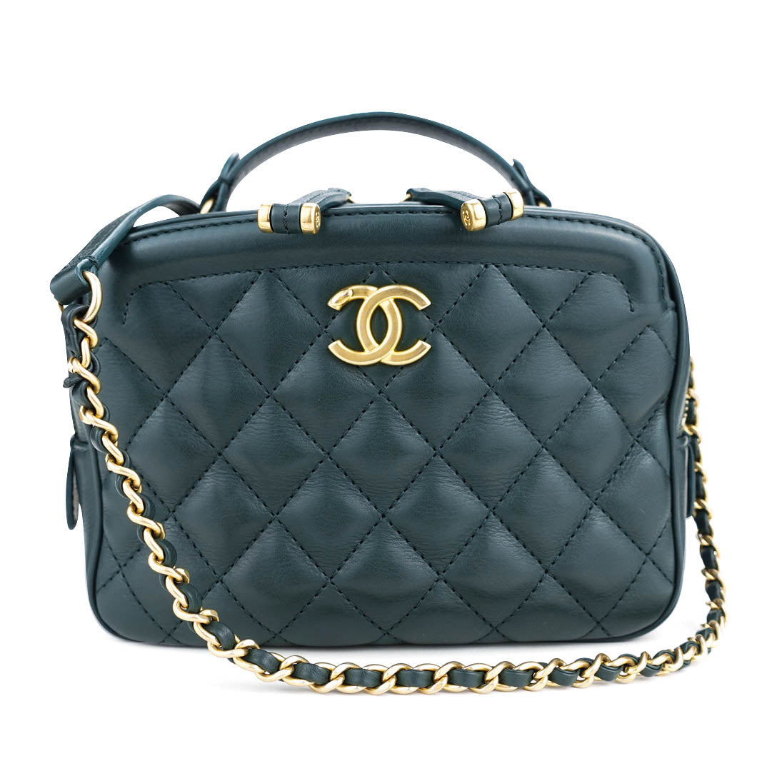 Chanel Filigree Vanity Case Quilted Caviar Small Green 1932824