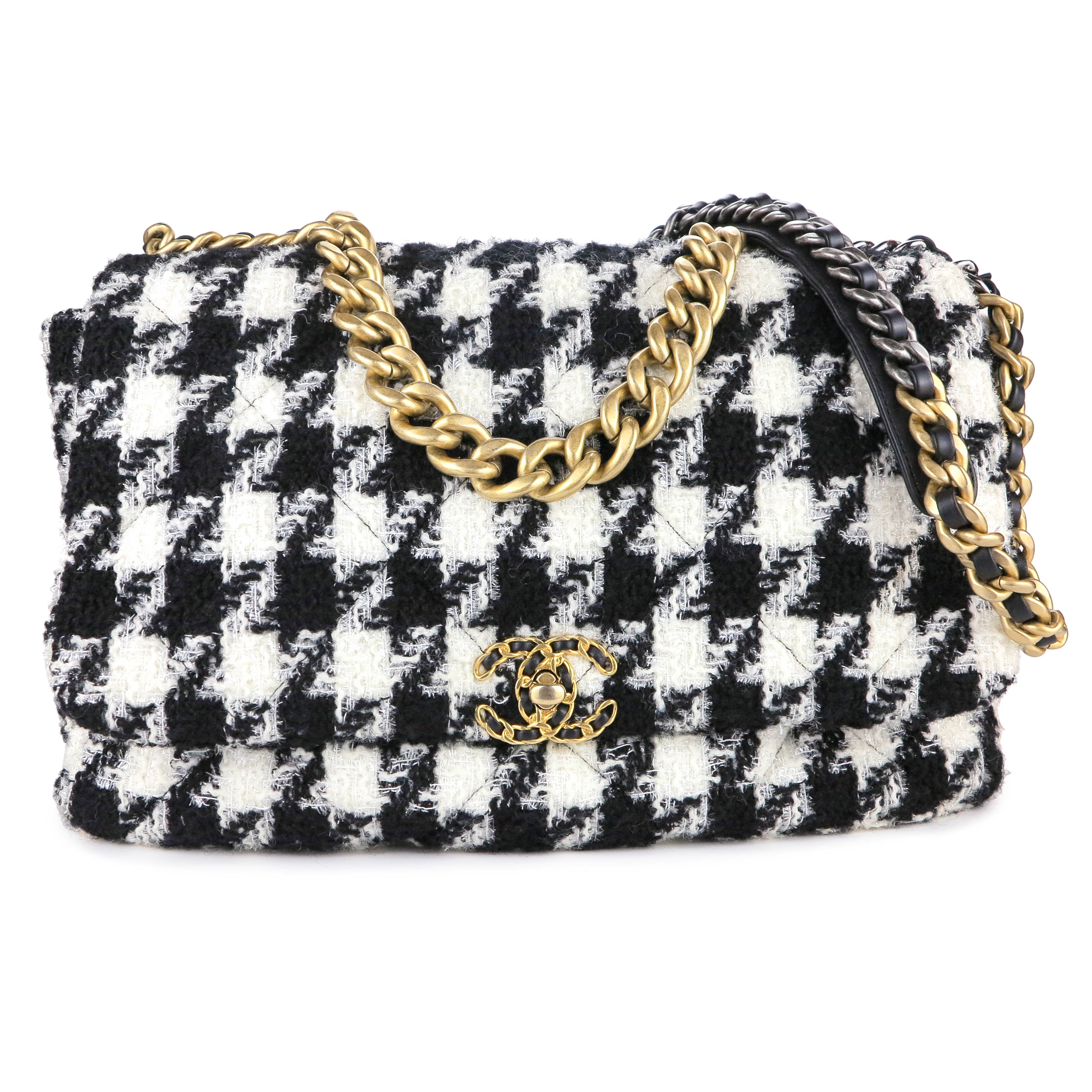 CHANEL CHANEL 19 Maxi Flap Bag in 19K Houndstooth Tweed Black White