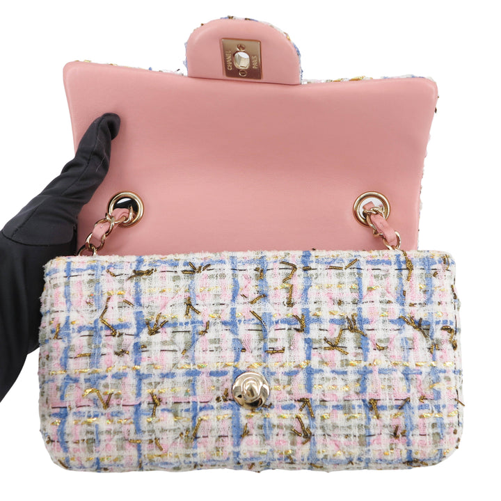 Mini flap bag, Tweed & gold-tone metal, black, pink & burgundy — Fashion |  CHANEL