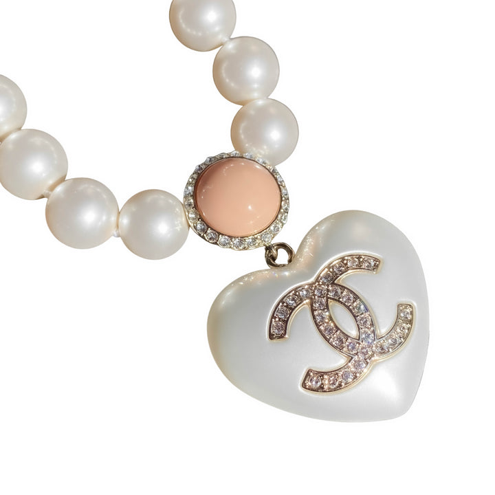 CHANEL 21B Large Heart Pearl Pink Crystal CC Necklace - Dearluxe.com
